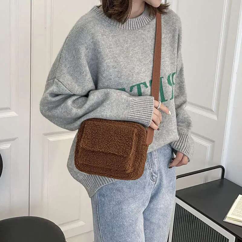 New Plush Fabric Women's Shoulder Crossbody Small Fashion Lambs Wool Fluffy Fur Winter Female Bag Designer Handbags