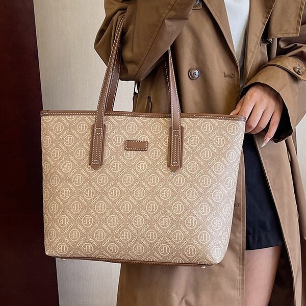 Luxury Brand Designer Bag Women's Handbag 2025 New Simple And Fashionable Large Capacity Letter Printed Shoulder Tote Bag