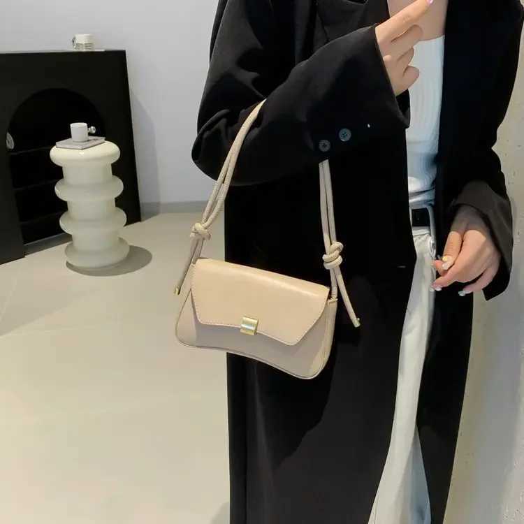 Fashionable Retro Womens Handbag Soft Crossbody Bag Underarm Bag Single Shoulder Bag Elegant Girls Bag New Hot Sale Of The Seas Y250528