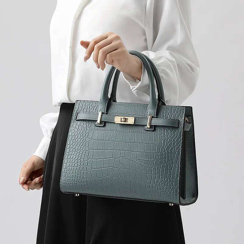 Fashionable Red Women's Crossbody New Bride Wedding Gift Bag Soft Style Medium Size Ideal For Elderly Middle-Aged Women