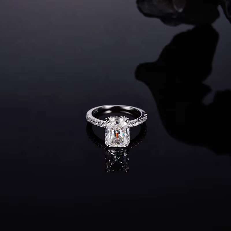 Premium 4 Carats 925 Silver Moissanite Engagement Ring for Women High-end Jewelry Product