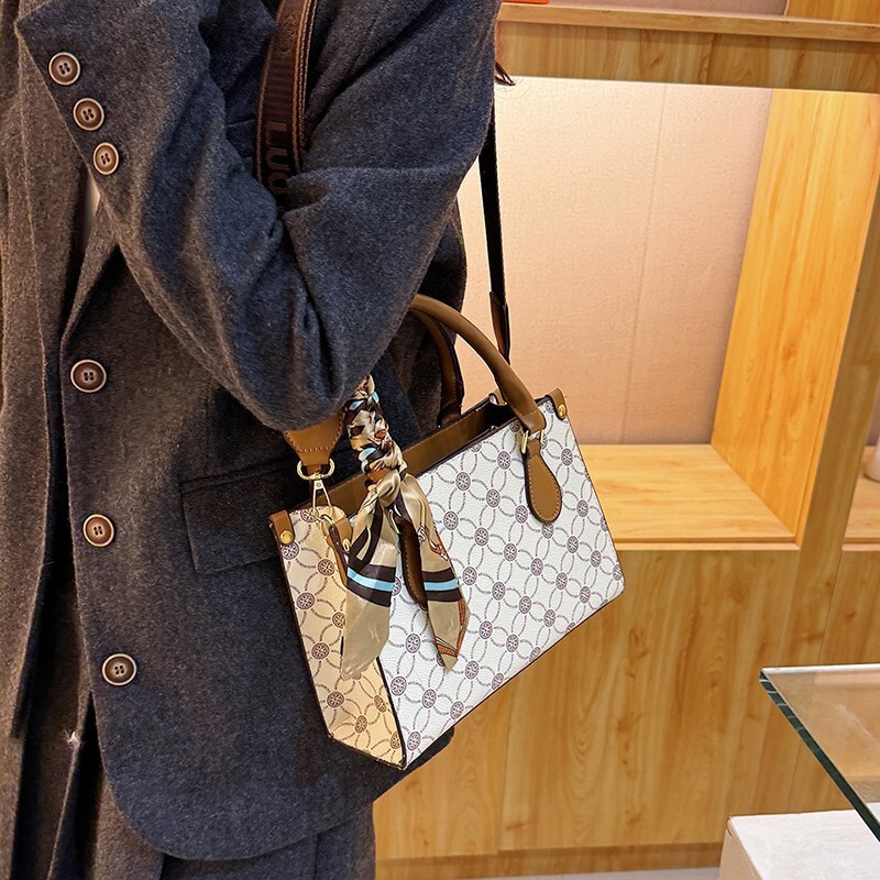 Luxury Brand Designer Bag Printed For Women, Versatile And High-End, 2025 New Trendy Style Women's Bag, Korean Version Handheld Tote Bag