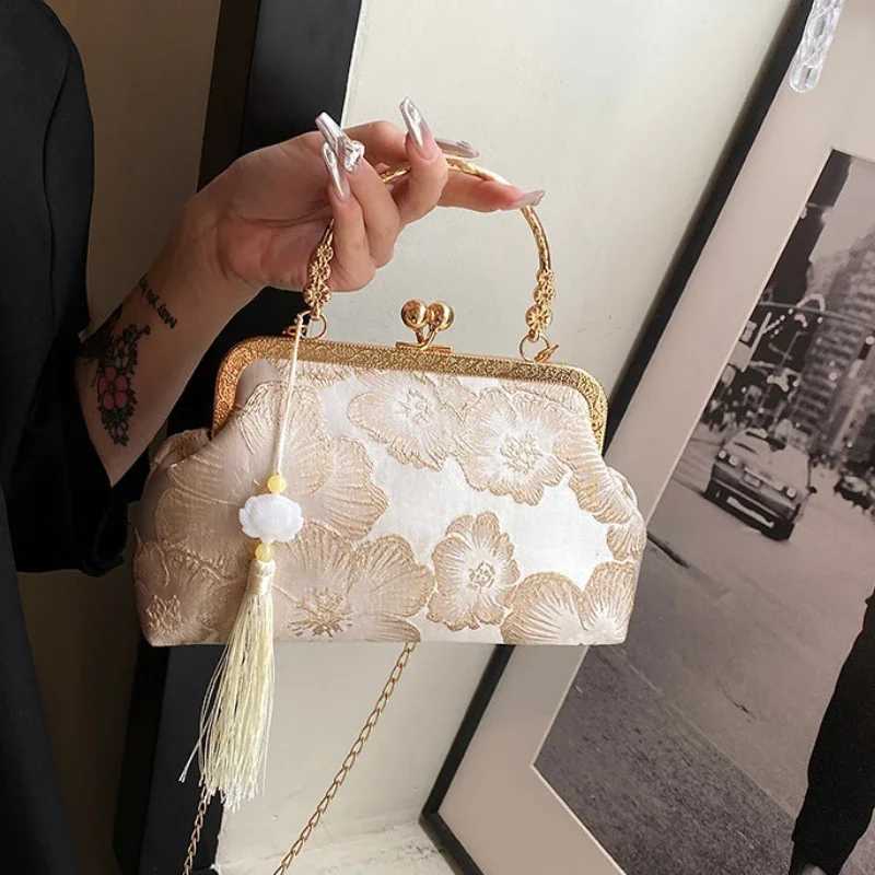 Chinese Style Embroidered Shoulder Bag Elegant Handbag Retro Small Square Bag Wedding Party Luxury Designer Women Evening Clutch Y250528