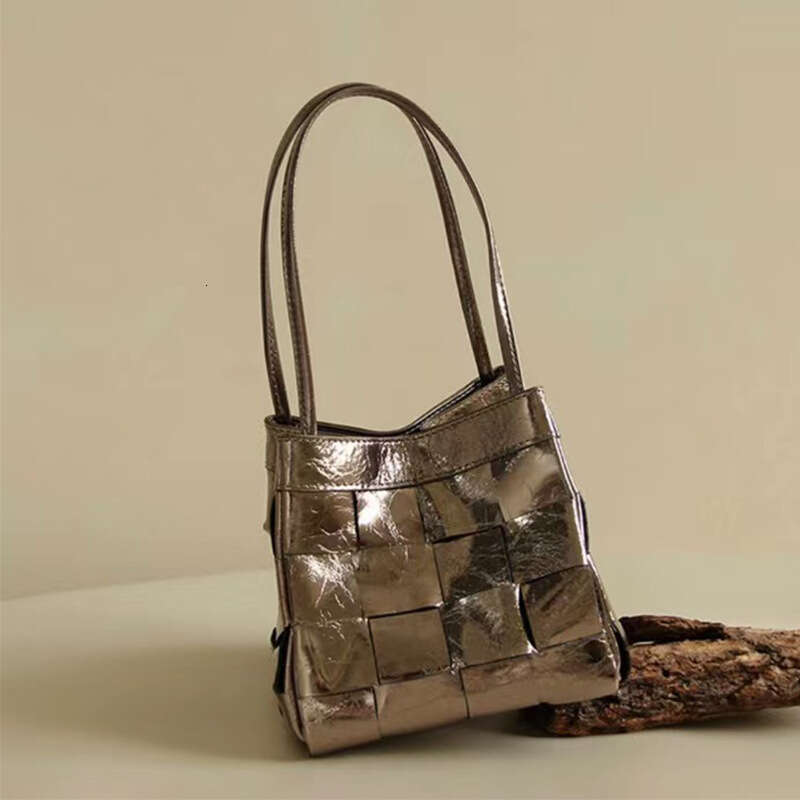2023 New Niche Genuine Leather Woven for Women Simple Crossbody High-end Handbag Small Square Underarm Shoulder Bag