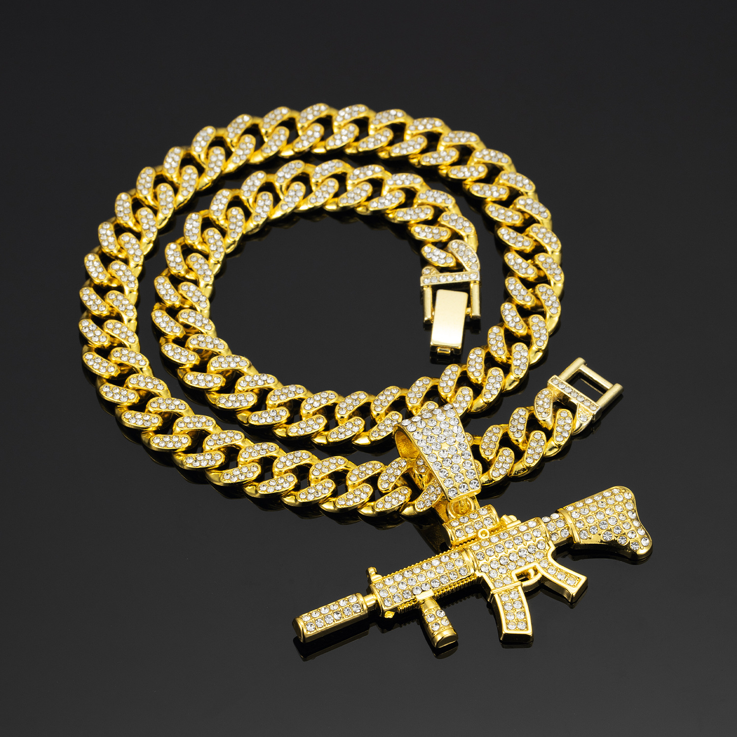 Elegant Craftsmanship: Durable Tight-Fit Cuban Link Necklace - Fashionable Trendsetter