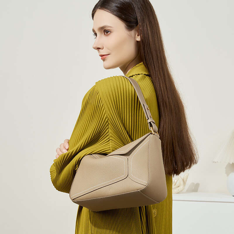 New Women's Single Shoulder Underarm Geometric Genuine Leather Pillow First Layer Cowhide Crossbody Commuter Bag B5