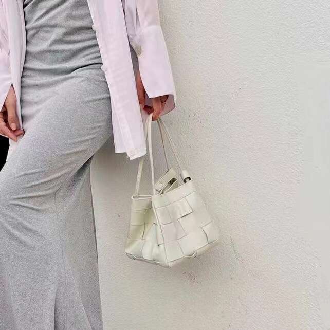 New Woven Versatile Genuine Leather Shoulder High-end Underarm Bucket Fashionable Tote Women's Bag