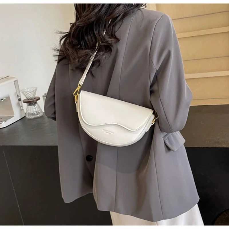 Women Vintage Solid Color Flap Small Saddle Shoulder Underarm Bag Fashion PU Leather Wide Strap Crossbody Bag Y250528