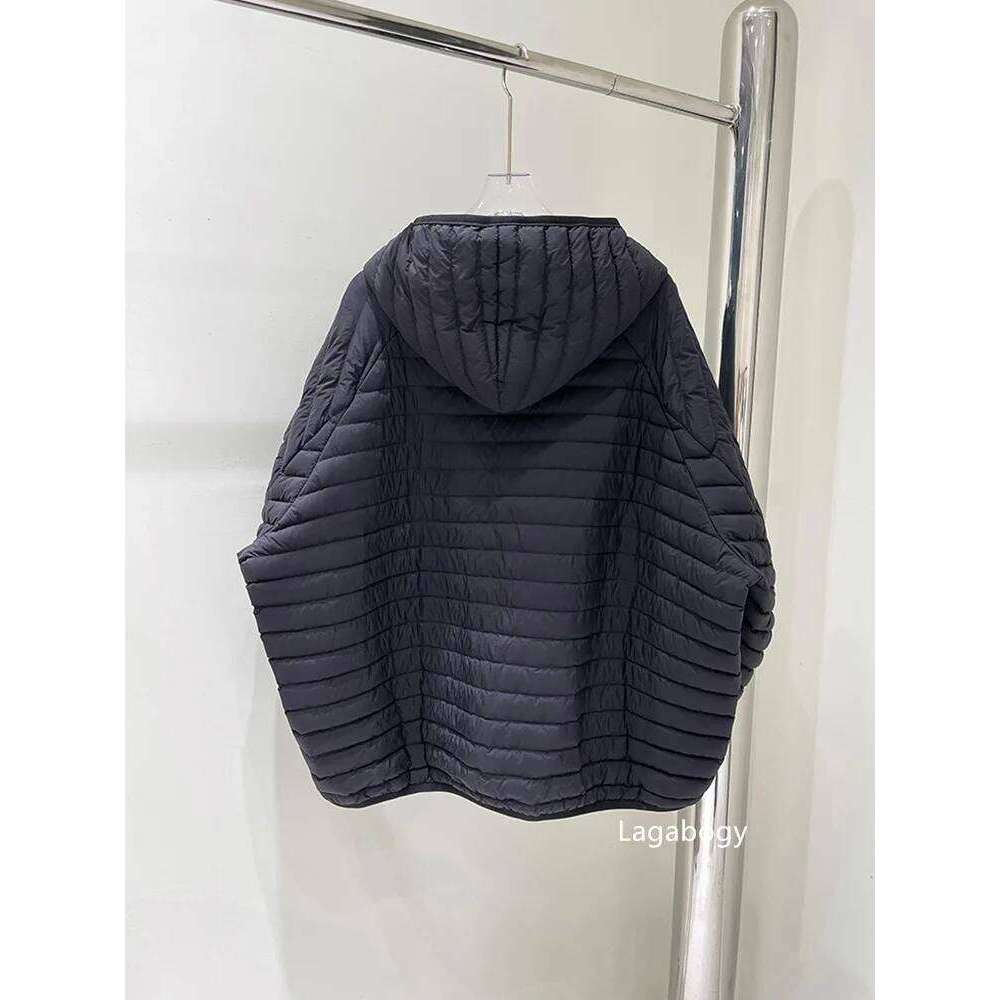 Lagabogy 2025 New Winter Short Puffer Jacket Women Ultra Light 90%White Duck Down Coat Loose Female Parka Hooded Thin Outwear