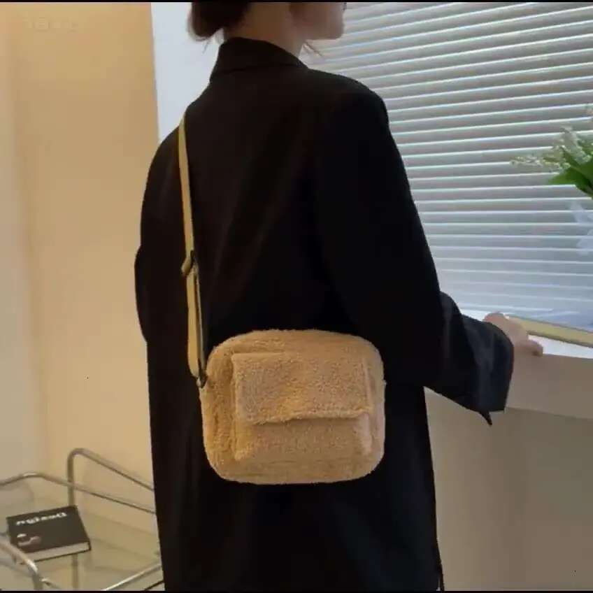 New Plush Fabric Women's Shoulder Crossbody Small Fashion Lambs Wool Fluffy Fur Winter Female Bag Designer Handbags
