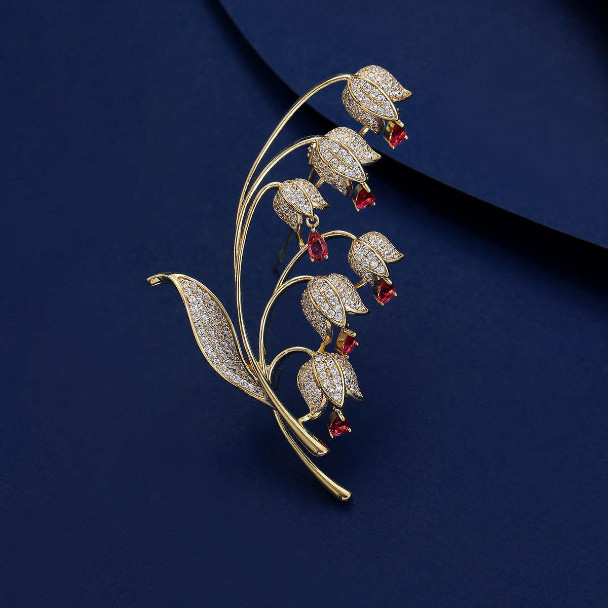 SUYU Fashion Trend Elegant Zircon Inlaid Brooch Womens Brooch Coat Accessories Pin Bell Orchid Pin Gift 250527