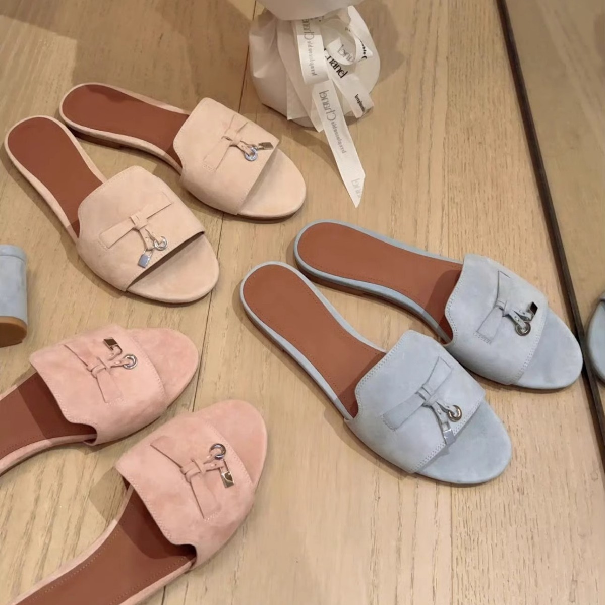 Free shipping designer Hot selling summer womens shoes womens slippers leather flat slide sandals designer brand anti slip flip up womens slippers