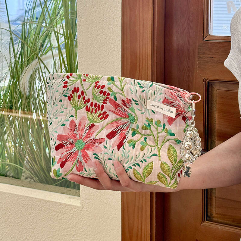 New Embossed Flower High-Quality Makeup Large Capacity Portable Clutch Women's Inner Liner Bag for Travel and Outings