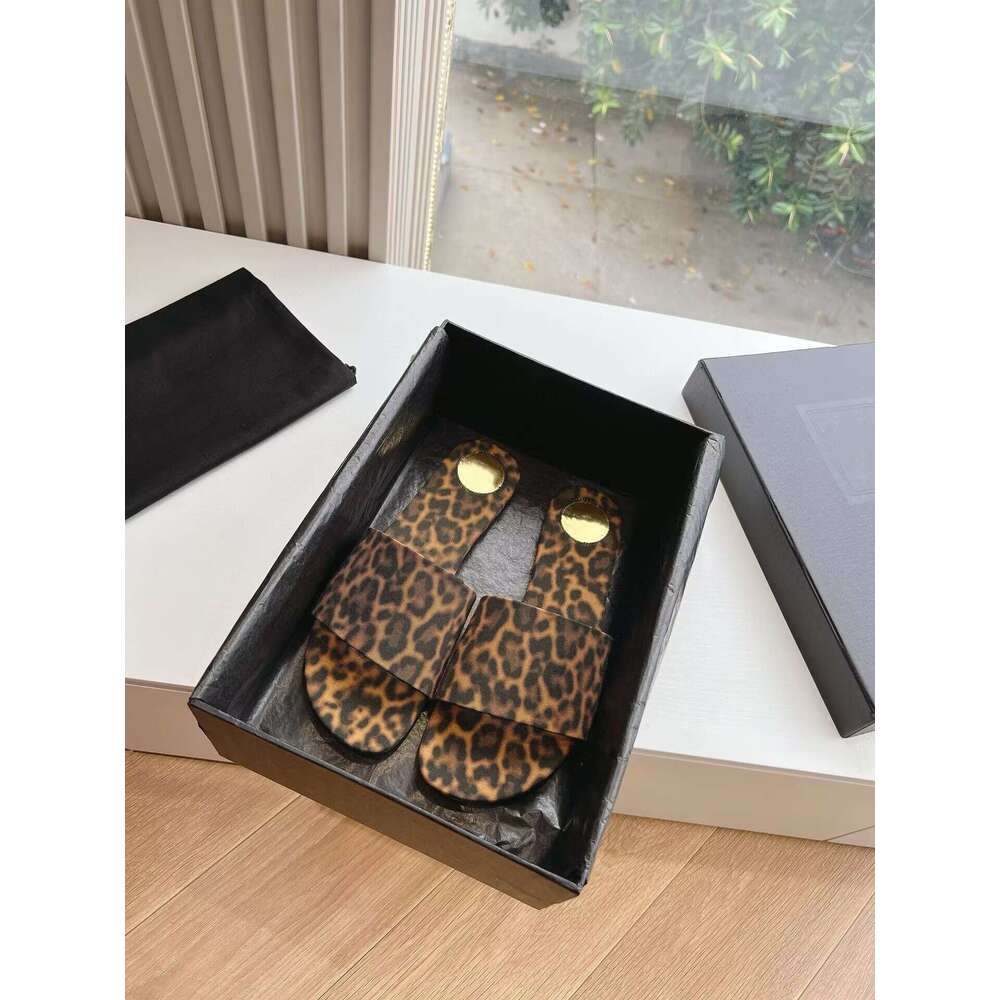 ~Stunning Genuine Leather Flat Sandals for Women Summer Outdoor French Style Small Beach Soft Sole Half Slippers