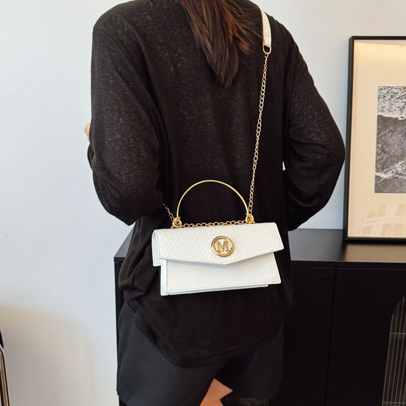 Luxury Brand Designer Bag Knitted Pattern Small Bag For Women In Spring 2025, New Trendy And Fashionable Single Shoulder Crossbody Bag, Internet Famou
