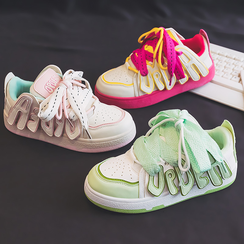 2025 New Designer casual shoes Cherry Blossom Pink White Sneakers Versatile Casual Women's Niche Thick-Soled Bread Ins Trend Shoes