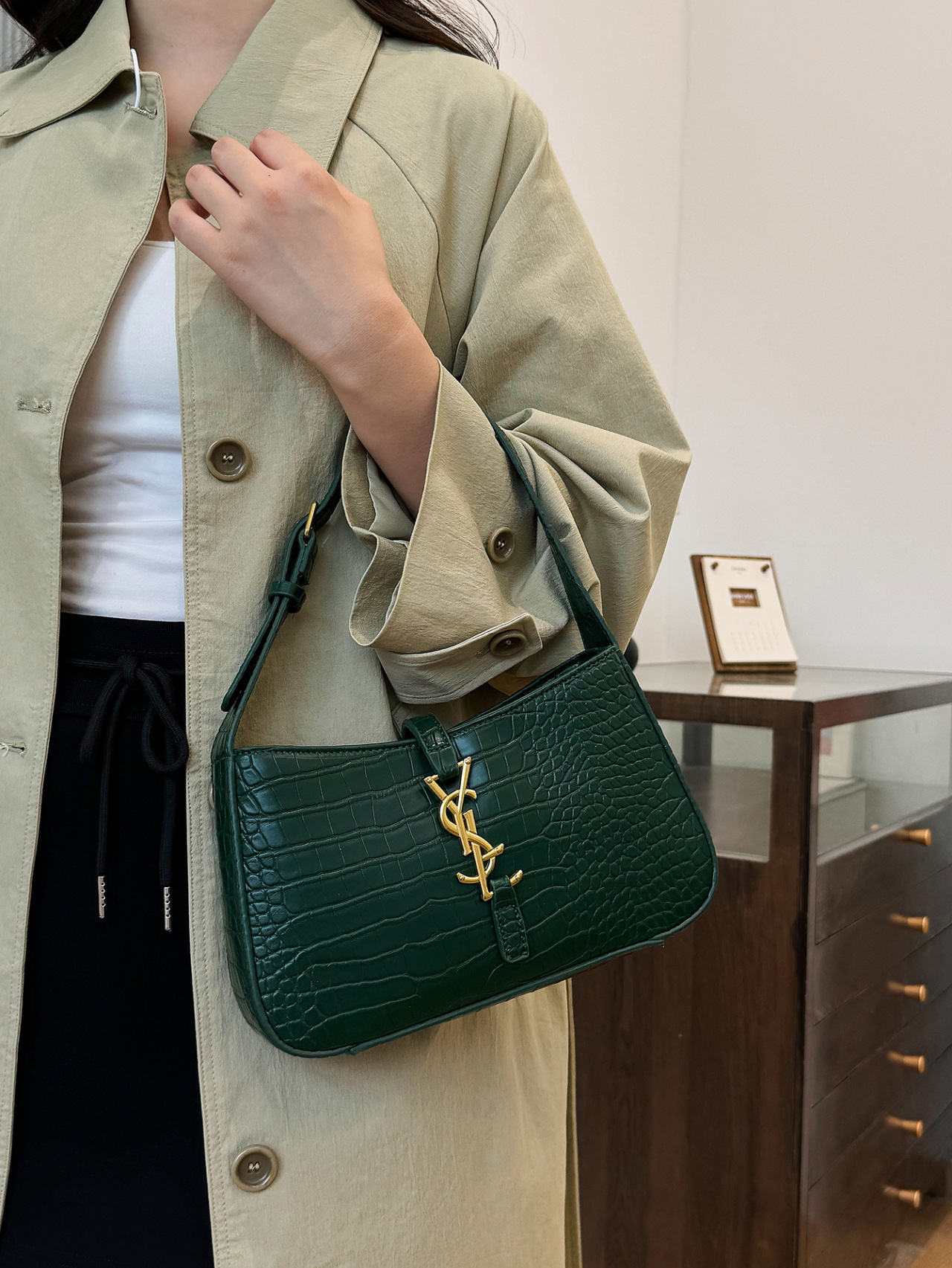 Free shipping designer underarm Bag 2025 New baguette bag, a fashionable, versatile and high-end single-shoulder crossbody bag for women