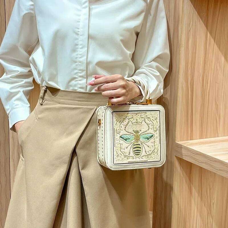 High-End Genuine Leather Embroidery Women's Crossbody New luxury bag Model Fashionable Shoulder Bag Small Size Handbag
