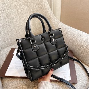Spring and summer new texture women's bag new fashion simple crossbody bag new personalized handheld bag solid color designer style single should
