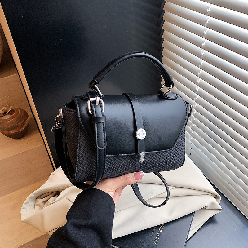 Top brand high-quality new free designer bag handbag 2025 new texture macaron color shoulder wide body small square bag brand new free designer bag
