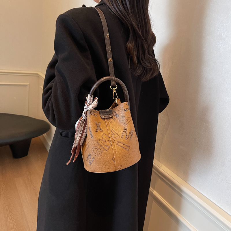 Luxury Brand Designer Bag Water Bucket Premium Small 2025 New Fashionable And Versatile Large Capacity Single Shoulder Handheld Western Style Crossbod
