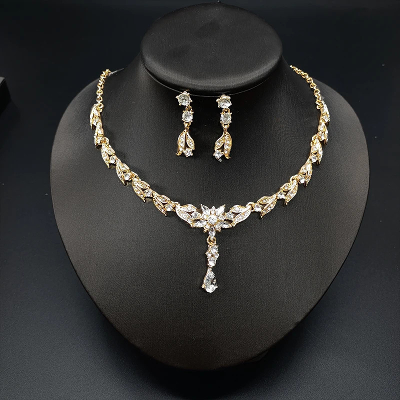 Elegant Zirconia Leaf Jewelry Set Bride Accessories Banquet Ceremony Gifts Womens Versatile Necklaces Earrings Set 250527