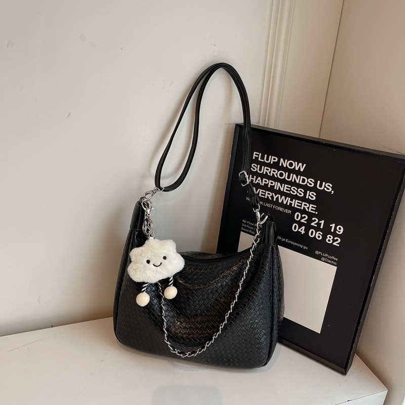 Women s armpit bag new large fashion capacity Korean style handbag for spring and fashion summer office commuting shoulder bag designer women s crossb