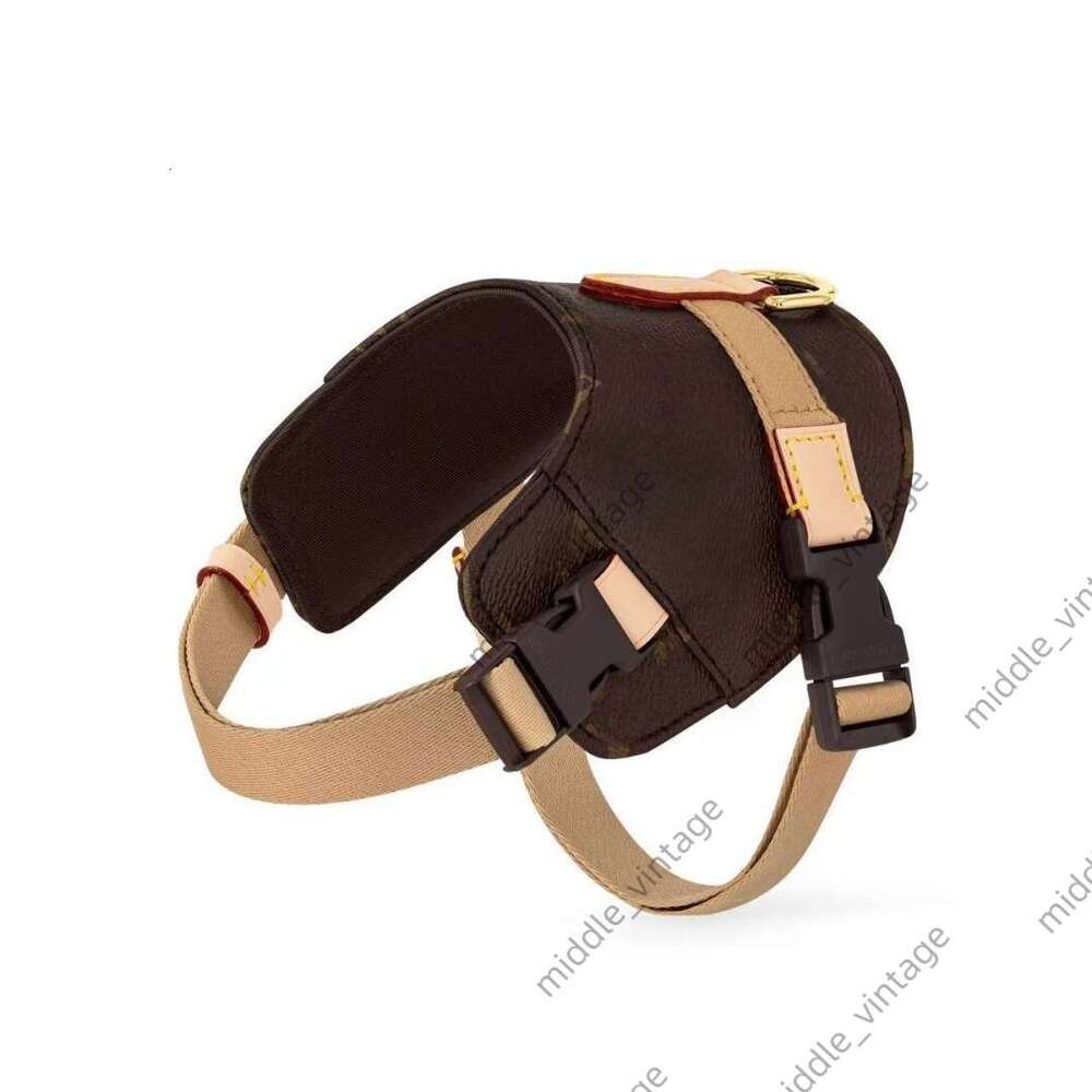 New Designer Fashion Harness Adjustable Safety Buckle Puppy Vest Style Cat Wear Trendy Brand Dog Chest And Back Leash Set Genuine Leather Material