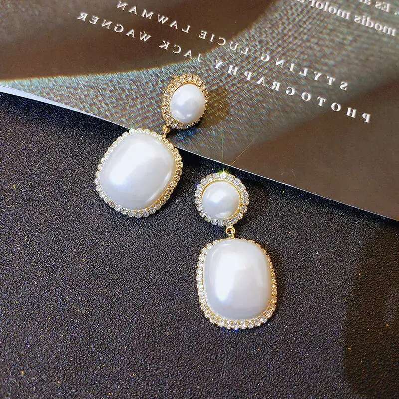 Fashionable Baroque Korean version, simple pearl feminine temperament, personalized earrings, internet famous earrings