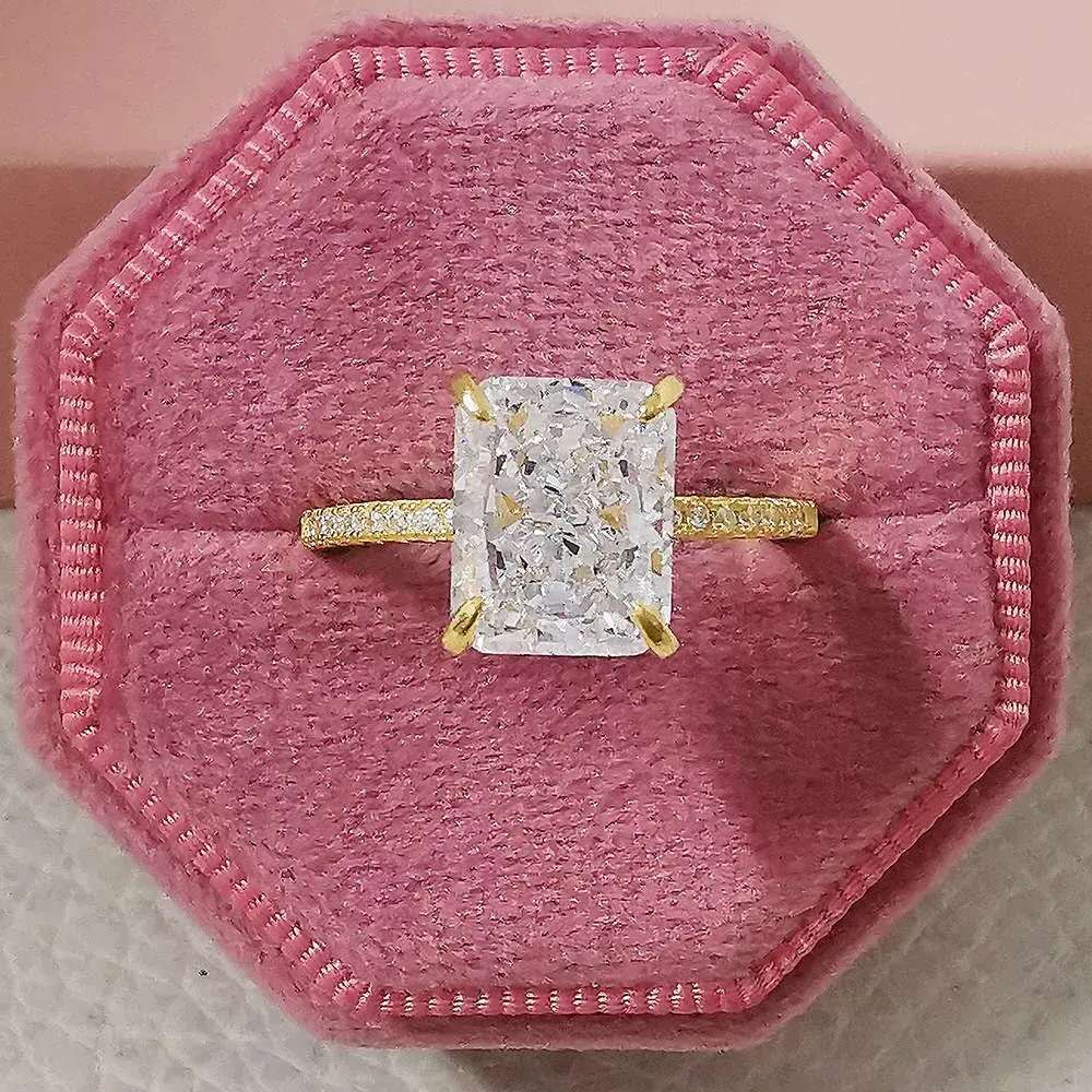 Ice flower cut light style niche high-end design sense ring for women's super flash R7233