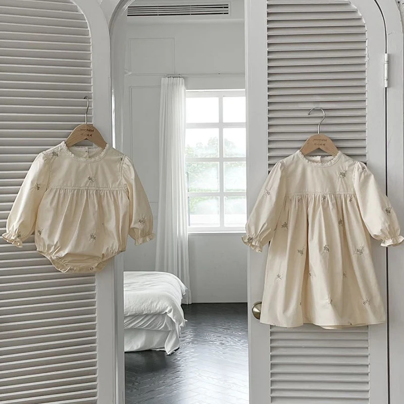 Family Sister Matching Dress Outfit Baby Girls Clothes Sisters Embroidered Hollow Girl Romper Princess Dresses 250528