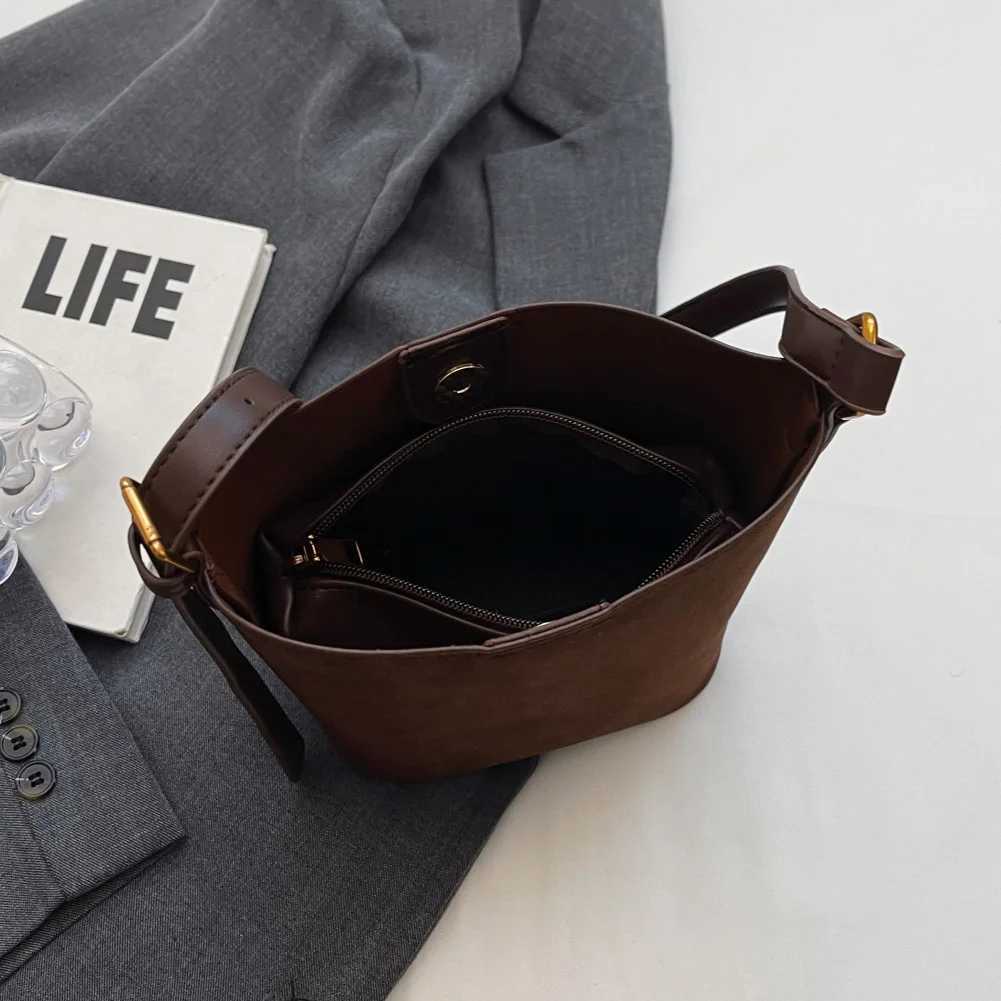 Women Retro Niche Design Suede Bag Large Capacity Totes Handbag Vintage Crossbody Satchel Bag Faux Suede Shoulder Bag Y250528