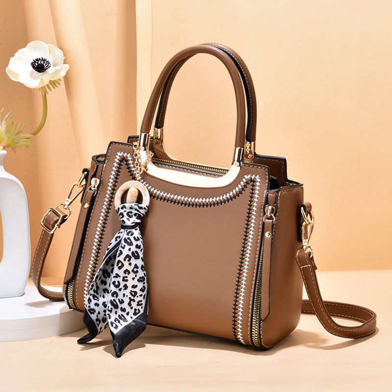 High quality brand, new high-quality free designer bag, new fashionable handbag, shoulder bag, crossbody bag, scarf, love bag, brand new free designer