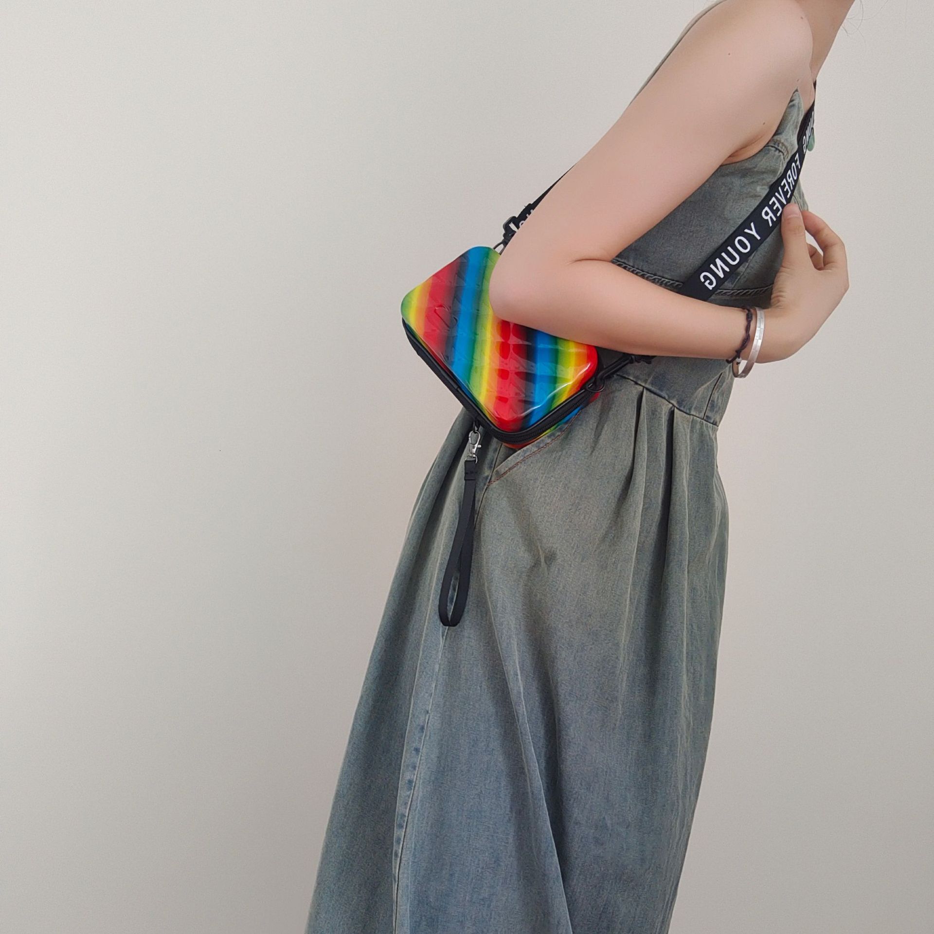 High quality brand, new high-quality free designer bag, crossbody bag, new trend fashion rainbow bag, hard box makeup bag, new free designer bag