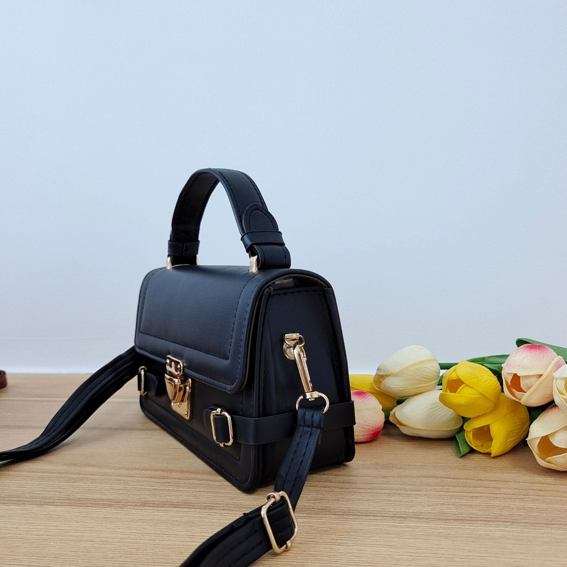 Top quality brand, high-quality new design, free designer bag, fashionable multifunctional small square bag, textured handbag, new free designer bag