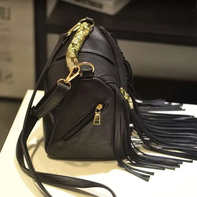 Fashionable and casual Western style shoulder solid color tassel decoration crossbody bag, suitable for women