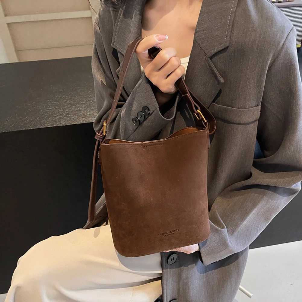 Women Retro Niche Design Suede Bag Large Capacity Totes Handbag Vintage Crossbody Satchel Bag Faux Suede Shoulder Bag Y250528