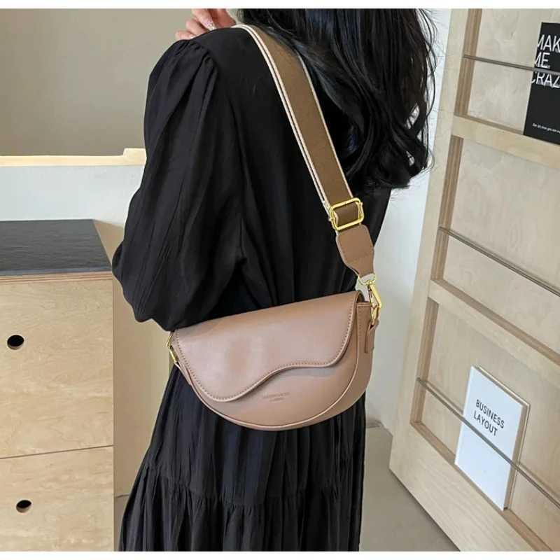 Women Vintage Solid Color Flap Small Saddle Shoulder Underarm Bag Fashion PU Leather Wide Strap Crossbody Bag Y250528