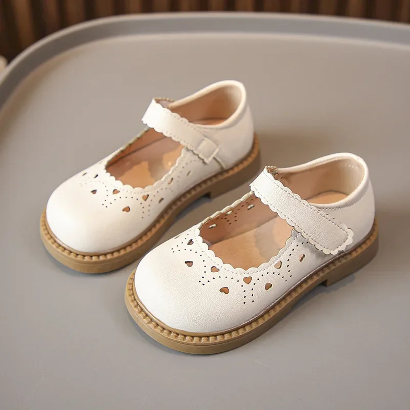 Girls Leather Shoes Spring Autumn Fashion Kids Mary Janes with Cut-outs Heart Princess Sweet Children Dress Shoes Soft Chic 250528