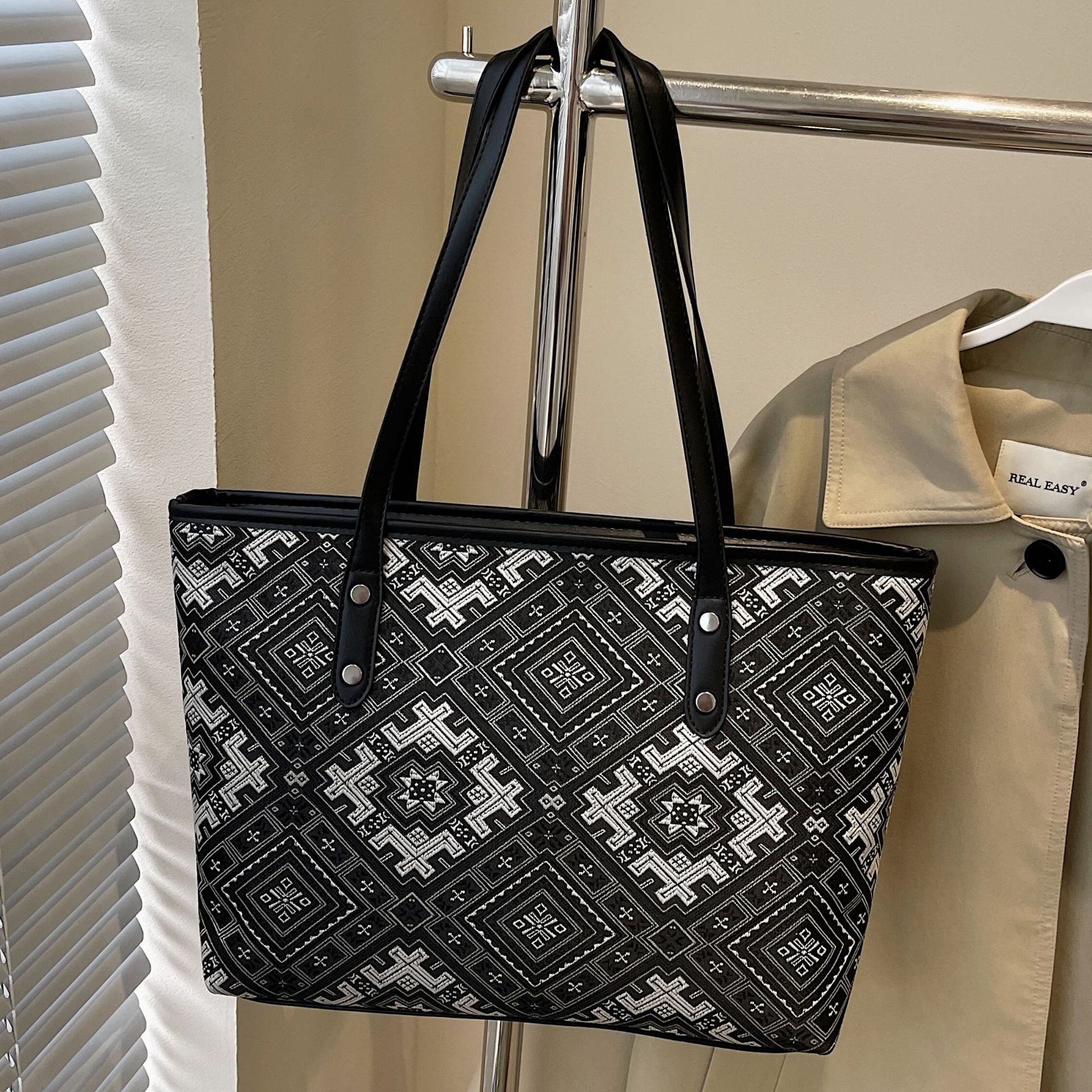 Luxury Brand Designer Bag 2025 Summer New Handbag Small Bag For Women Tote Chinese Style Bag New Sweet Exquisite Commuter Shoulder Crossbody Bag