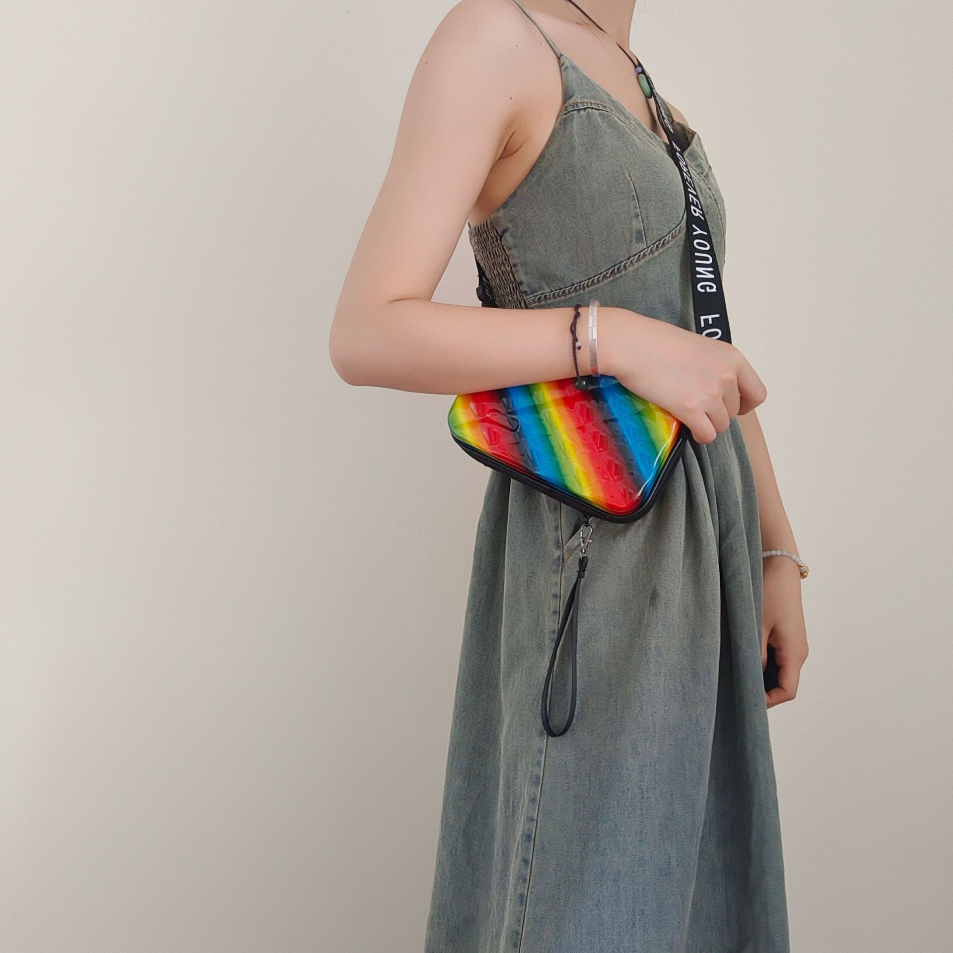 High quality brand, new high-quality free designer bag, crossbody bag, new trend fashion rainbow bag, hard box makeup bag, new free designer bag