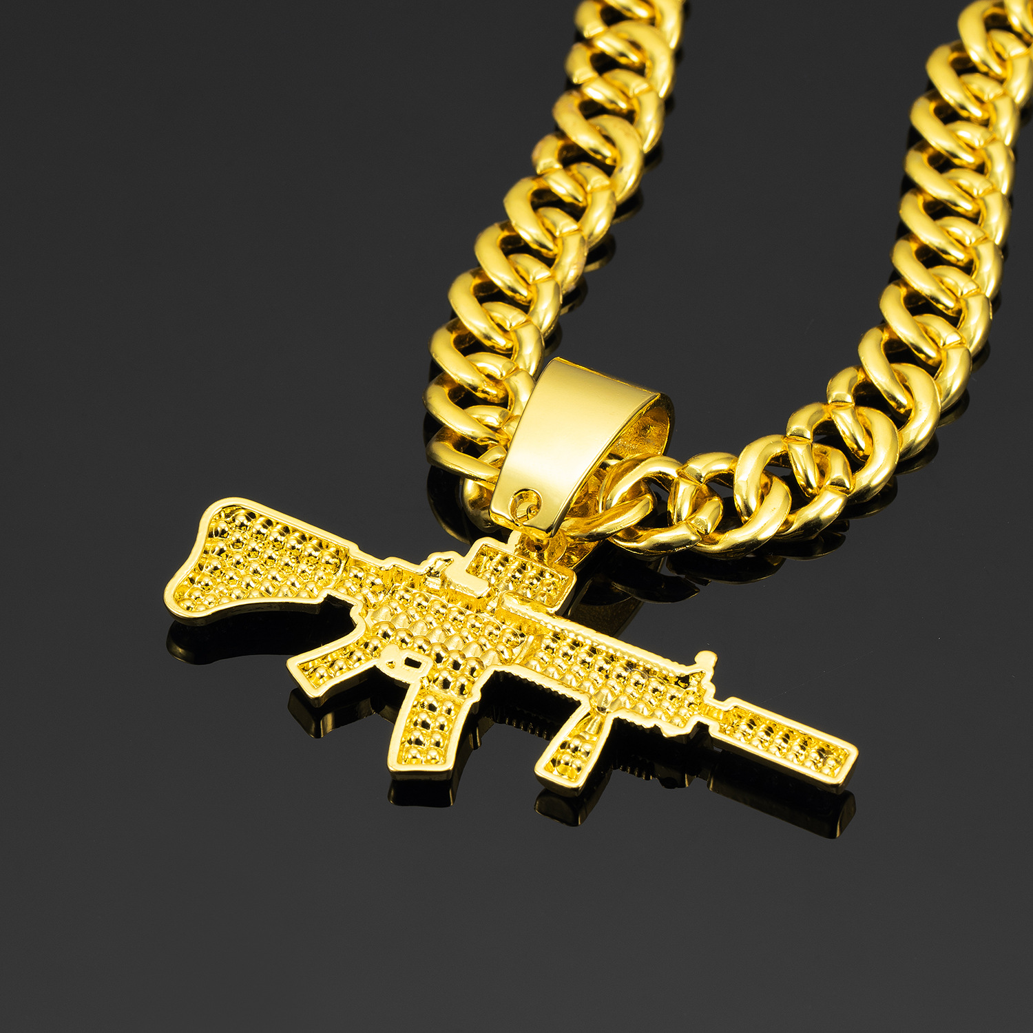 Elegant Craftsmanship: Durable Tight-Fit Cuban Link Necklace - Fashionable Trendsetter