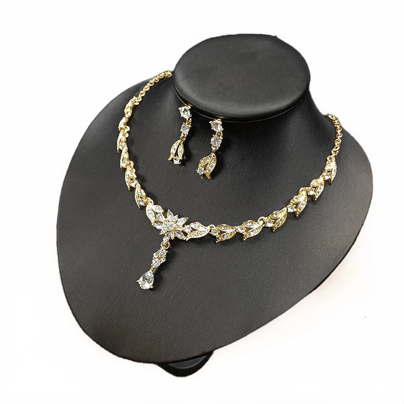 Elegant Zirconia Leaf Jewelry Set Bride Accessories Banquet Ceremony Gifts Womens Versatile Necklaces Earrings Set 250527