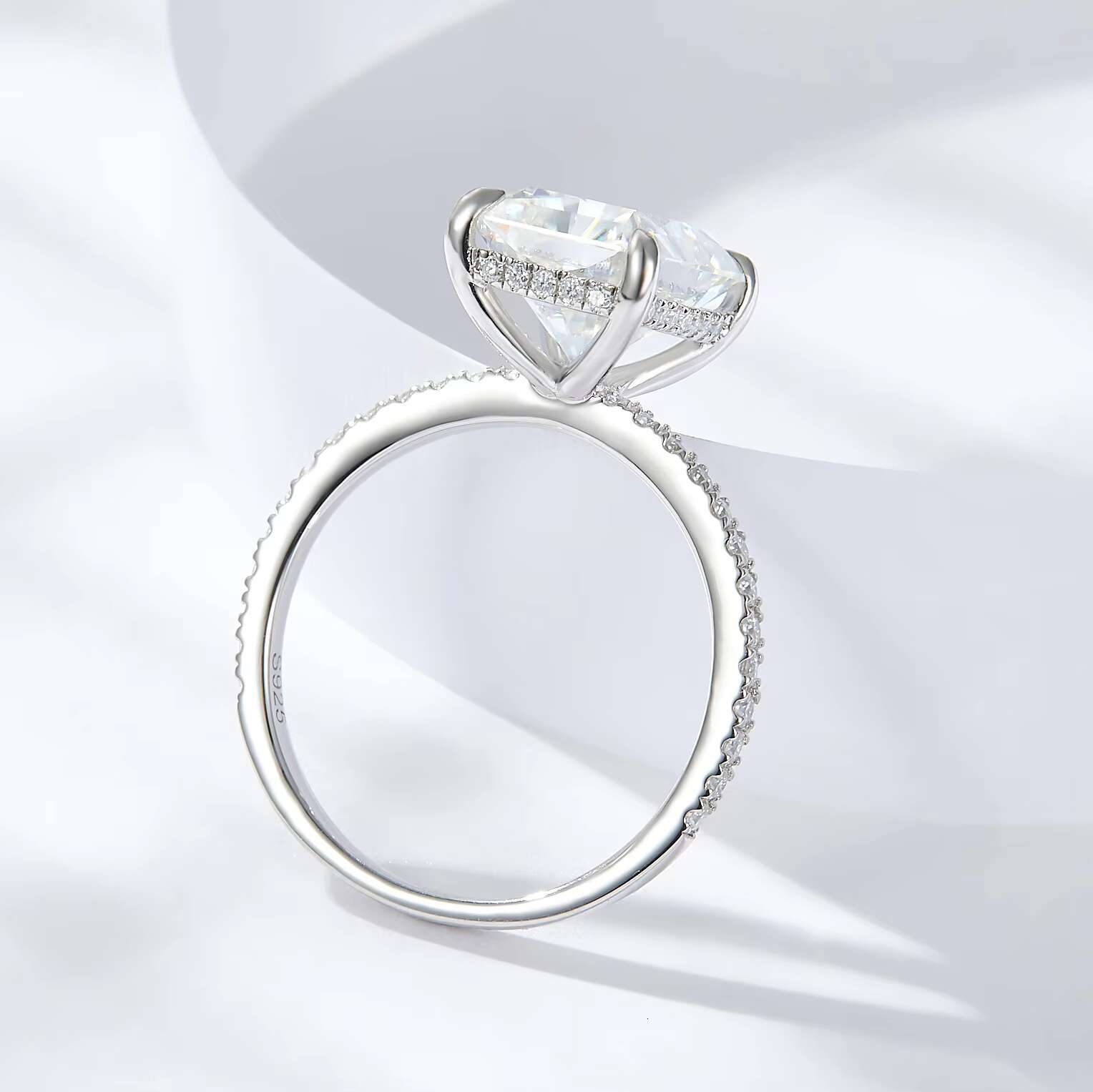 4CT 925 Sterling Silver Moissanite Ring for Womens Luxurious Wedding Jewelry Wholesale