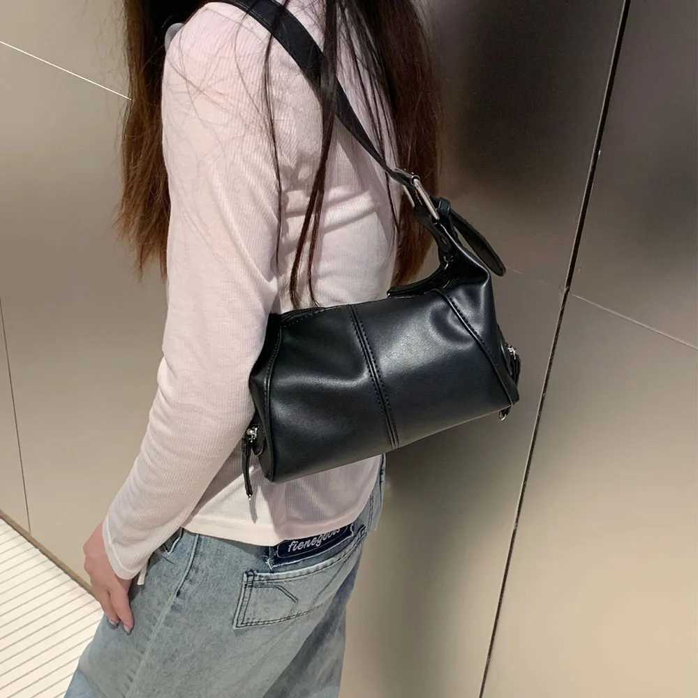 Y2K style armpit bag womens shoulder bag fashionable motorcycle handbag girls streetwear minimalist shoulder bag Y250528