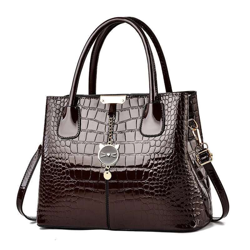Brand Designer Women'S Handbag New Shiny Leather Shoulder Large Capacity Crossbody Classic Commuting Tote Bag