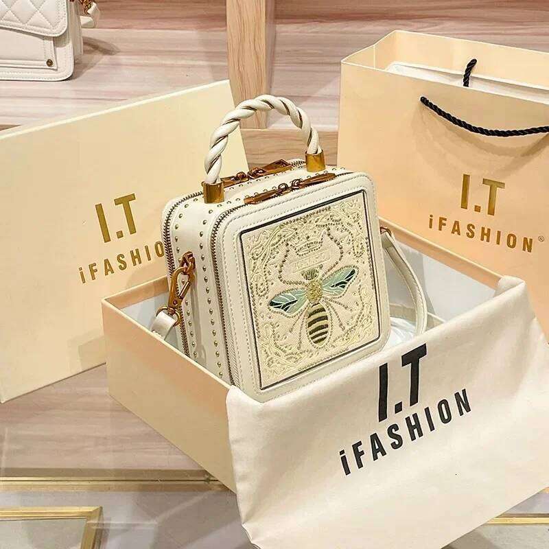 High-End Genuine Leather Embroidery Women's Crossbody New luxury bag Model Fashionable Shoulder Bag Small Size Handbag