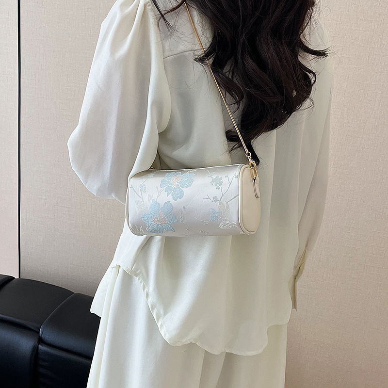 Women's Shoulder Bag Free Shipping Designer Bag 2025 Summer New Style Chinese Handbag Silk Embroidery Chain Fashion Cloud Bag Versatile Crossbody