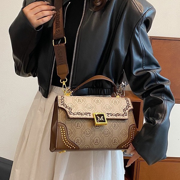 Luxury Brand Designer Bag This Year's Popular For Women 2025 New Printed Letter Light Luxury Single Shoulder Crossbody Small Square Bag
