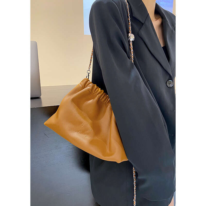 Niche Wrinkled Cloud Tote High-end Commuter Shoulder Bag First Layer Cowhide Crossbody Women's New Korean Style Underarm